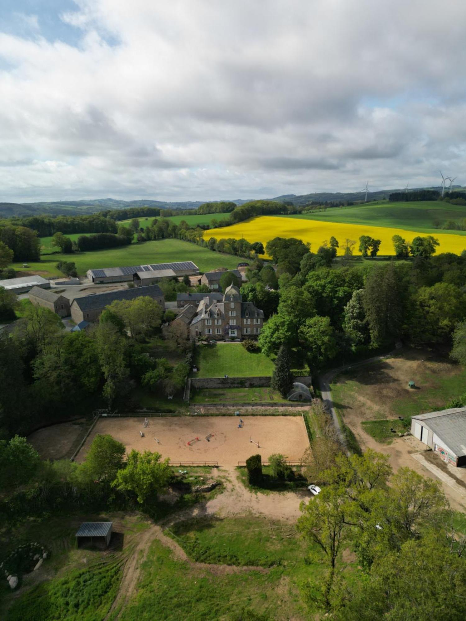 Le Domaine de Linars - L'Aile du Château Le Truel Exterior foto